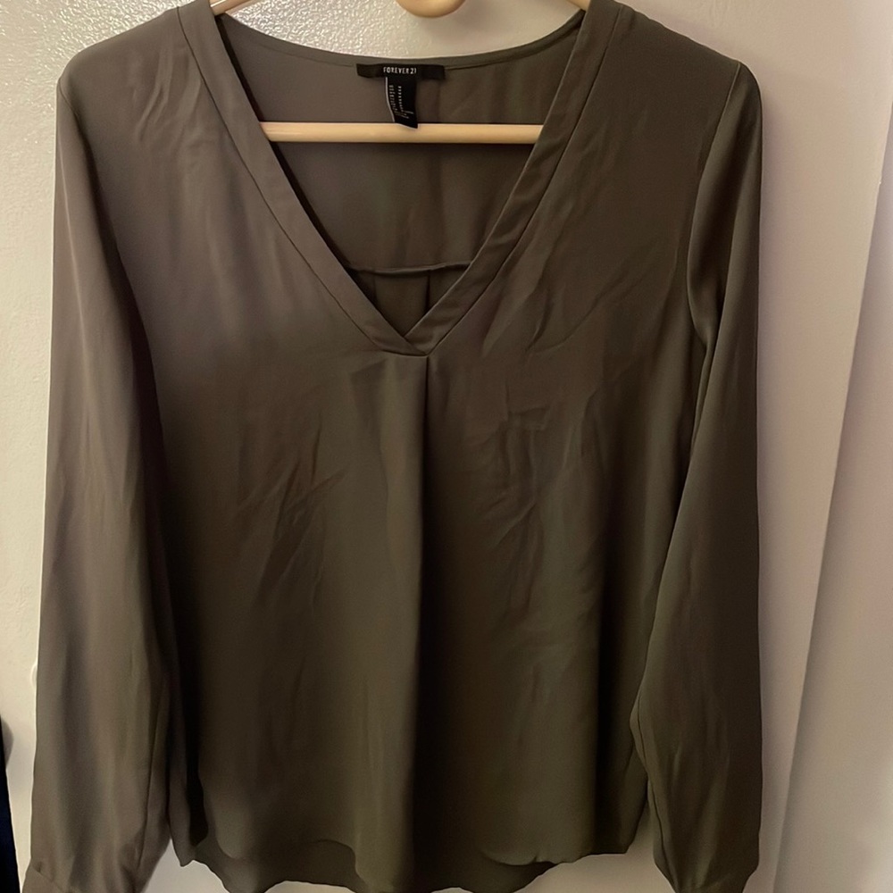 V-neck LongSleeve shirt